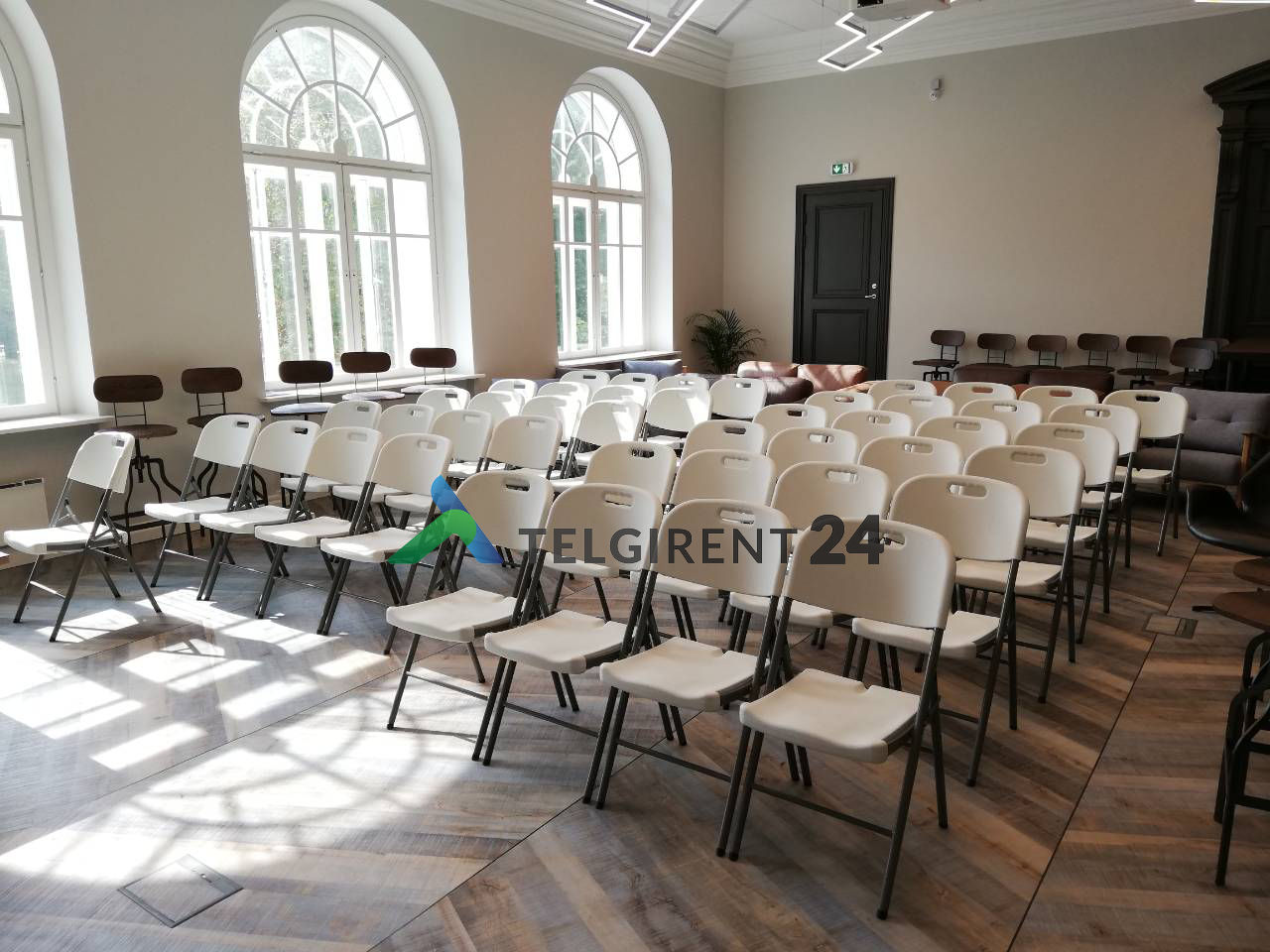 Klapptool valge klapptool klapptoolide m&uuml;&uuml;k peoinventari m&uuml;&uuml;k toolide m&uuml;&uuml;k valge tooli m&uuml;&uuml;k